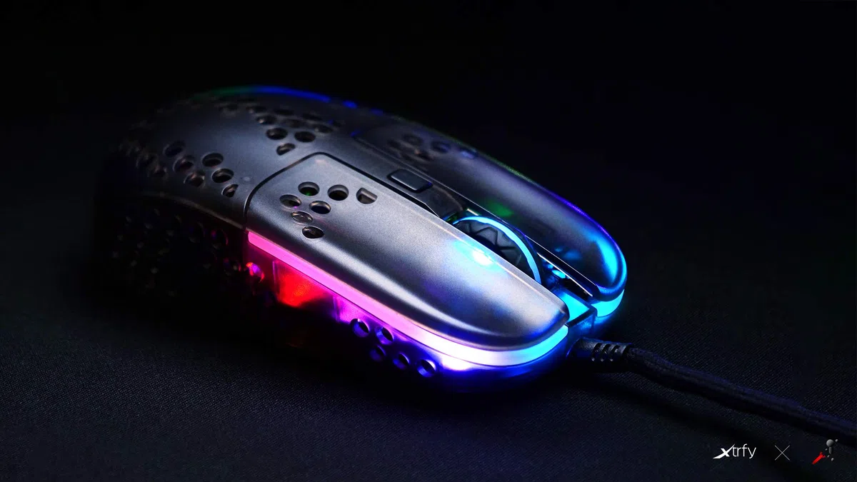 Xtrfy MZ1, Ratón Gaming Ultraligero con Cable, Sensor Pixart 3389 de Última Generación, Forma Única para Apuntar con Precisión, Iluminación RGB Regulable, Zy’s Rail Edition