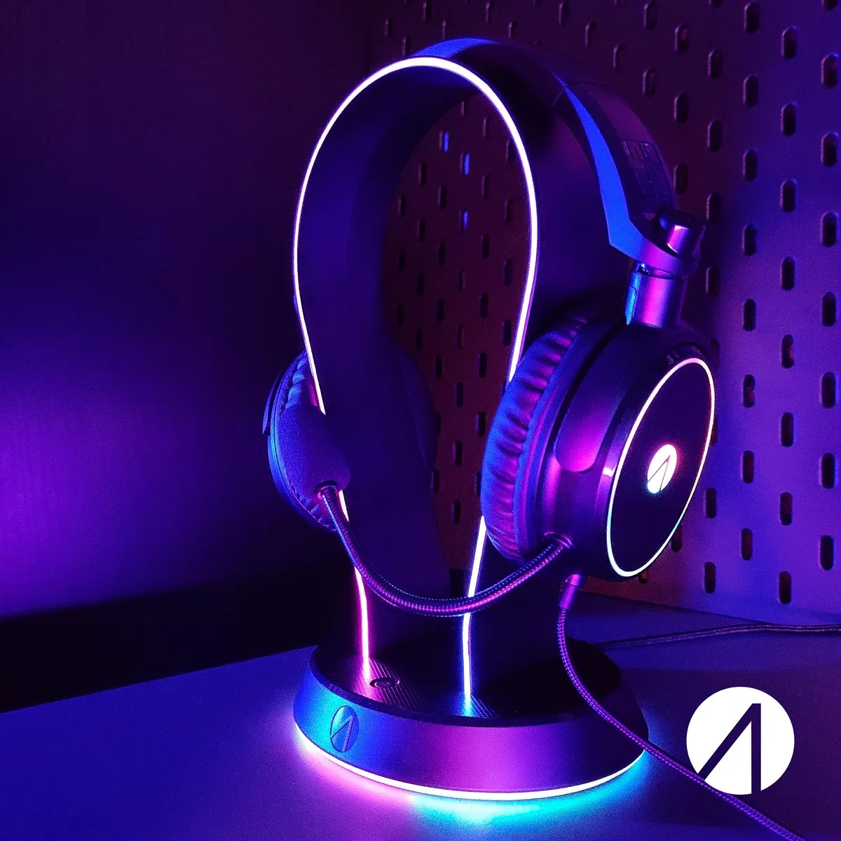 Stealth Rainbow Gaming Headset Stand Con Auriculares LED Iluminados - para PS4, PS5, XBox, Switch y PC